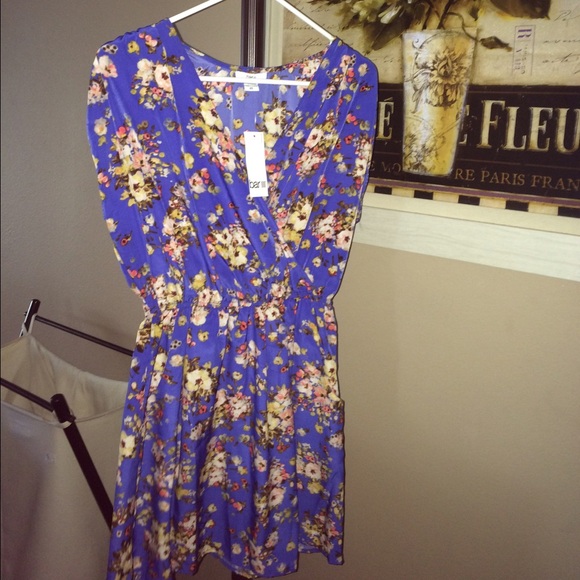 Bar III Dresses & Skirts - Blue Bar III floral print dress!